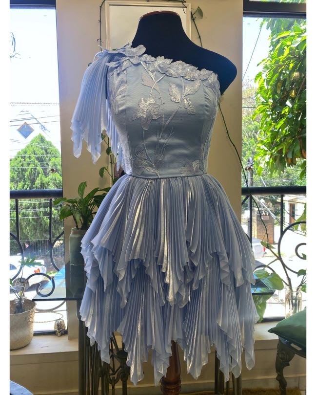 Vestido de tul bordado y organza de seda