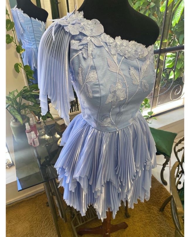 Vestido de tul bordado y organza de seda